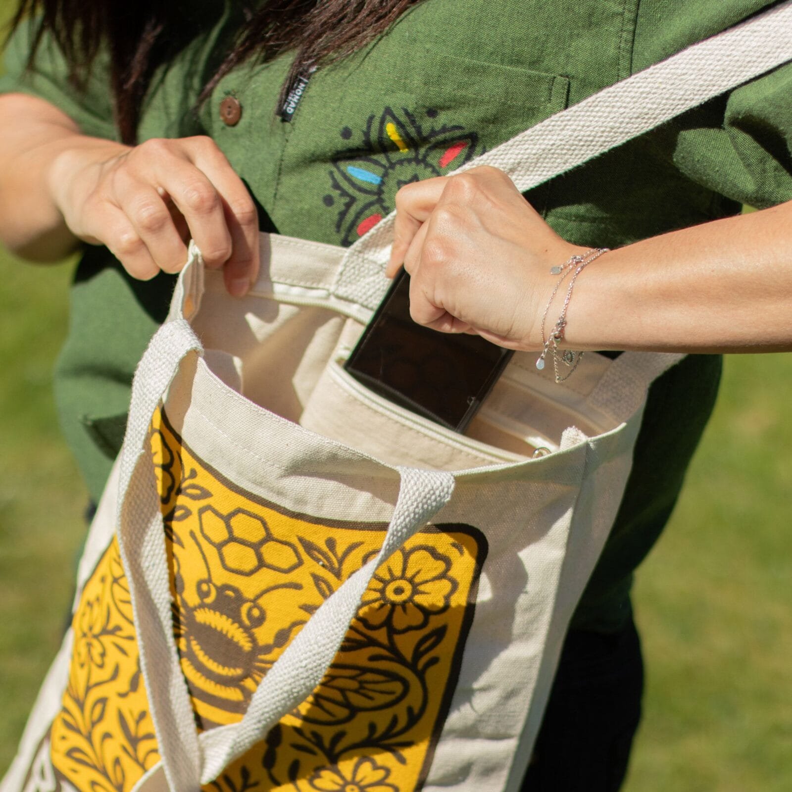 Nomad Sari Icónico Toni Bolsa Tote - Sé amable - Natural 10 oz - Imagen 9