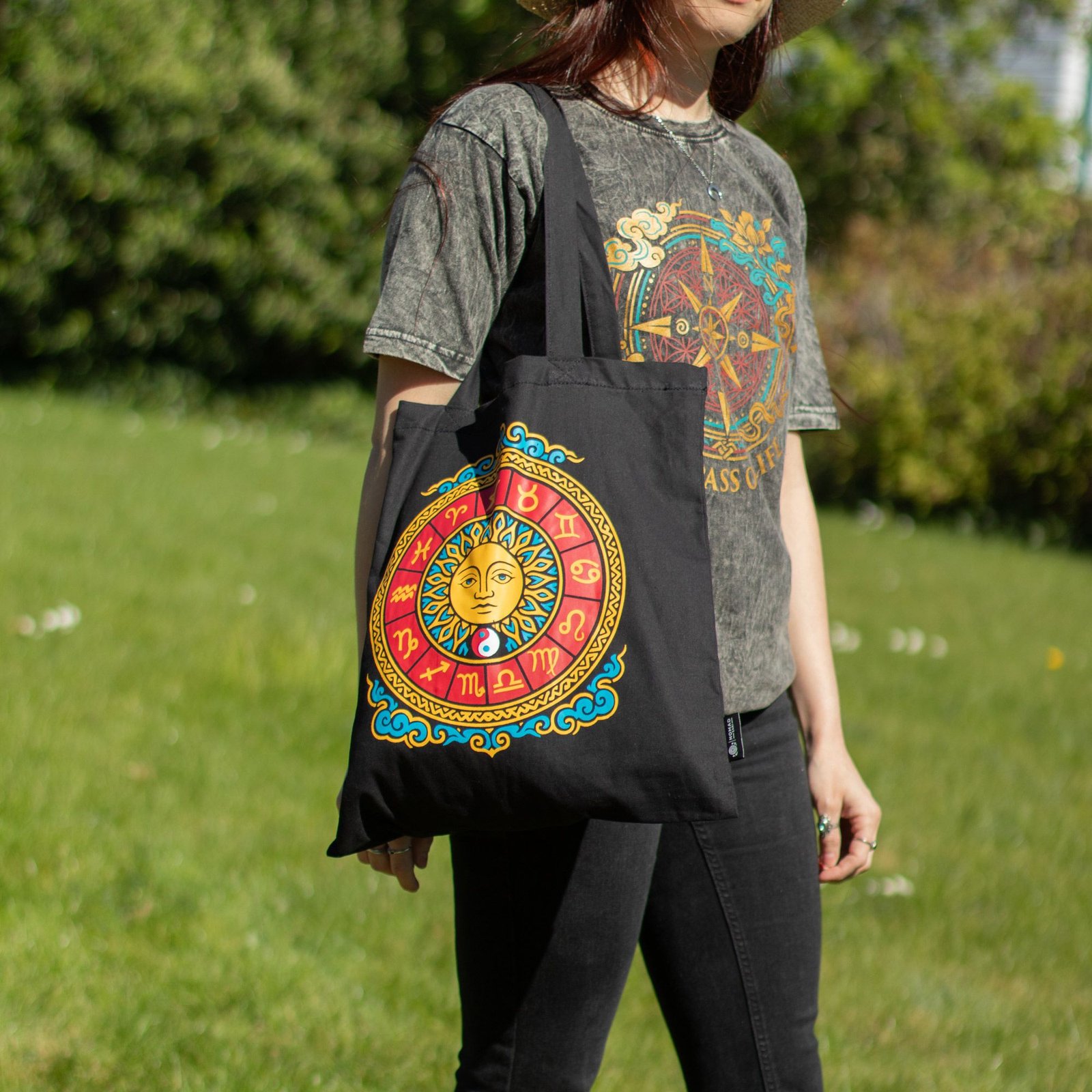 Bolso tote icónico y clásico - Sol del Zodíaco - Negro 6 oz - Imagen 7