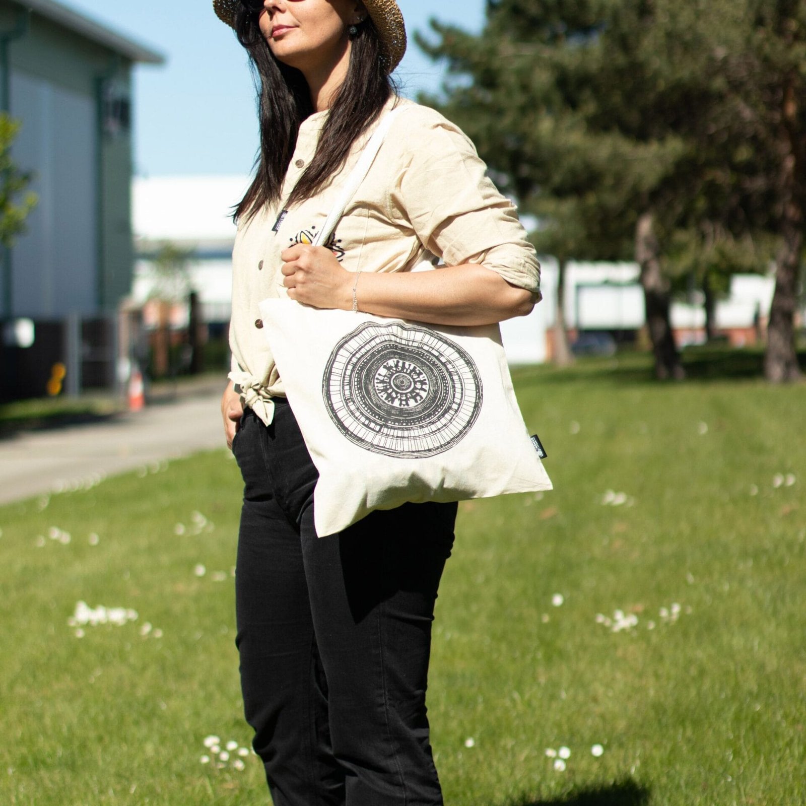 Nomad Sari Icónico Básico Bolso Tote - Mandala Urbana - Natural 4oz - Imagen 4