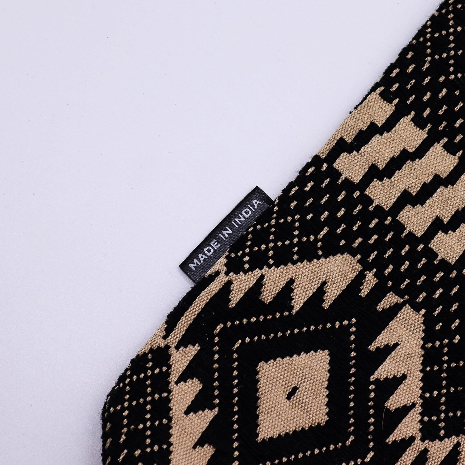 Bolsos Jacquard Naturales – Telar del Desierto – Bolso Tote Nómada - imagen 2 - Sundara Oriental
