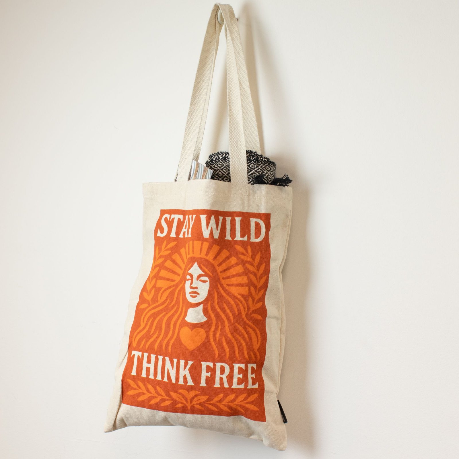 Nomad Sari Iconic Toni Tote Bag - Mantente salvaje - Natural 10oz - Imagen 3