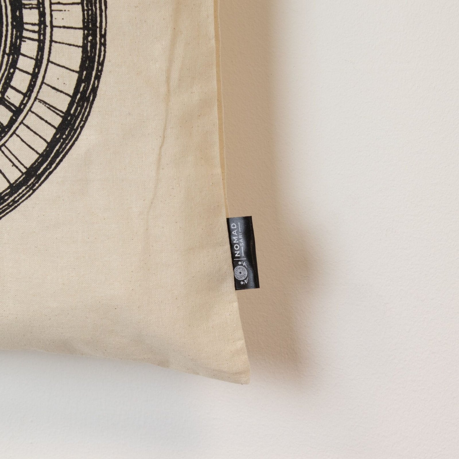 Nomad Sari Icónico Básico Bolso Tote - Mandala Urbana - Natural 4oz - Imagen 2