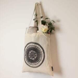 Nomad Sari Icónico Básico Bolso Tote - Mandala Urbana - Natural 4oz