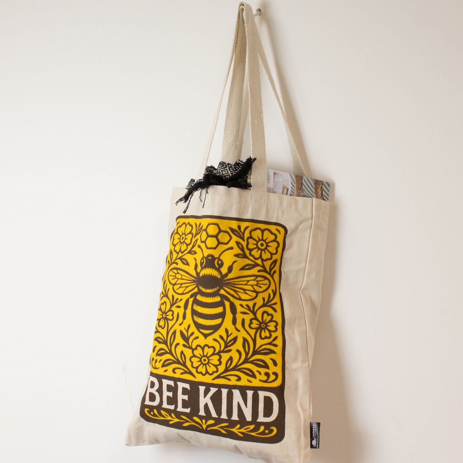 Nomad Sari Icónico Toni Bolsa Tote - Sé amable - Natural 10 oz - Imagen 4