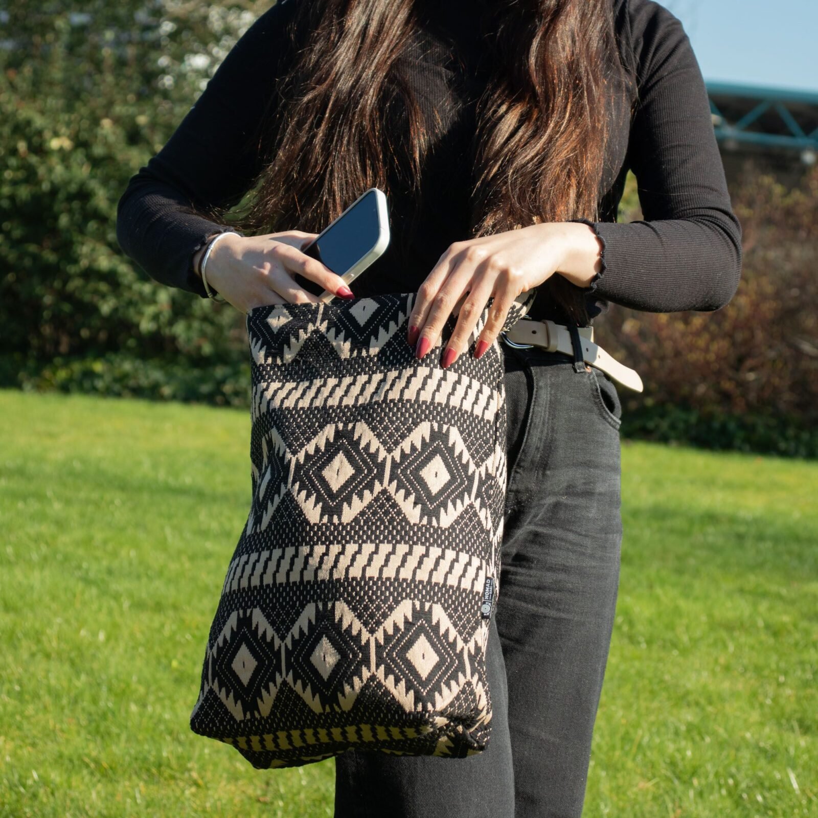 Bolsos Jacquard Naturales – Telar del Desierto – Bolso Tote Nómada - imagen 6 - Sundara Oriental