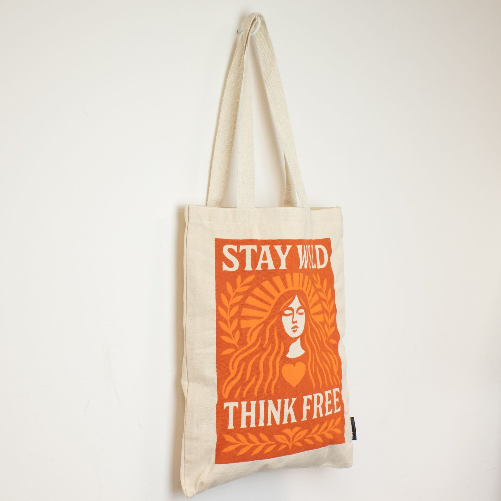Nomad Sari Iconic Toni Tote Bag - Mantente salvaje - Natural 10oz - Imagen 6